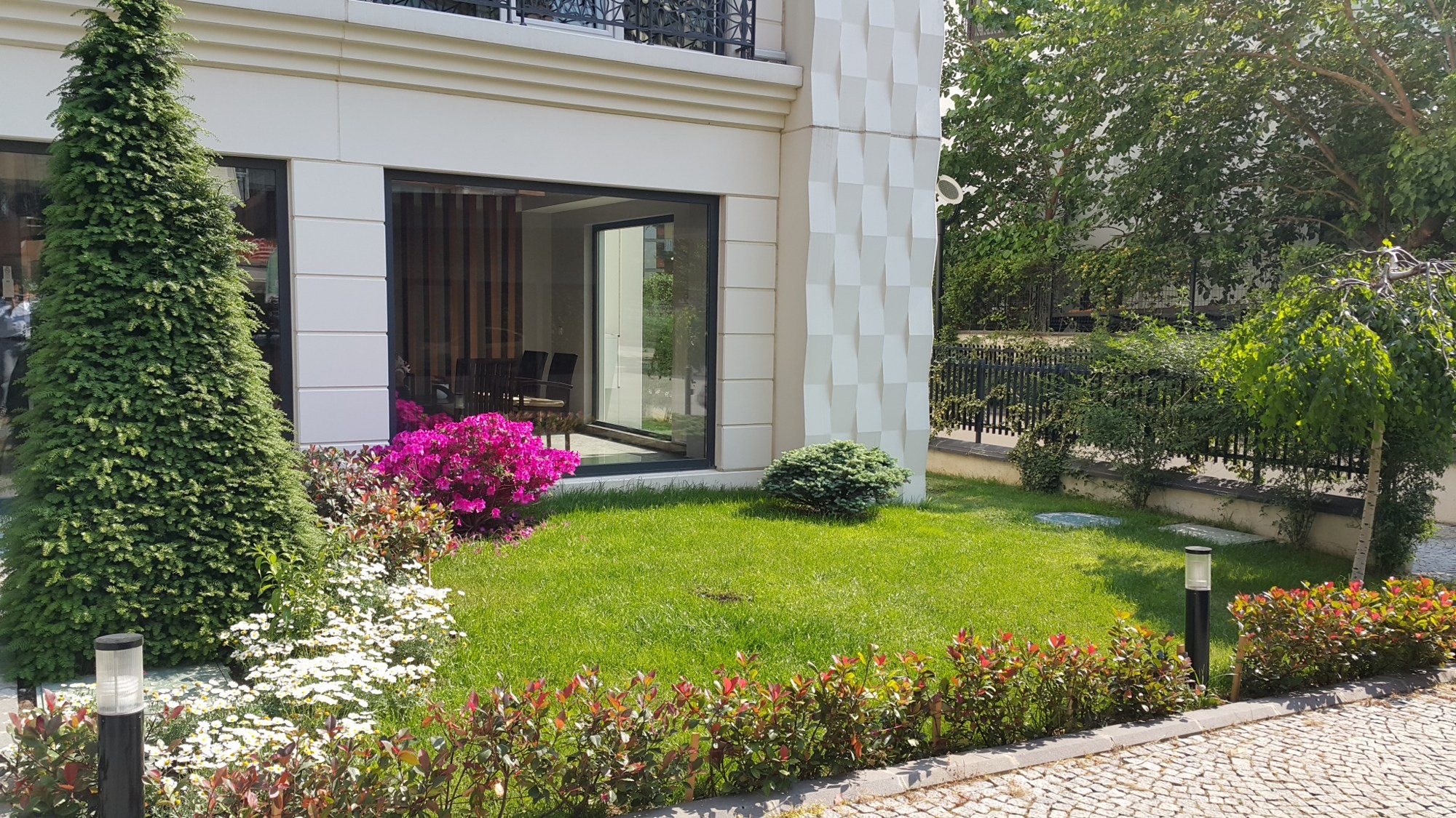 Giriş ve bahçe bitkilendirmesi · Sonrası · Bitkilendirme detayı