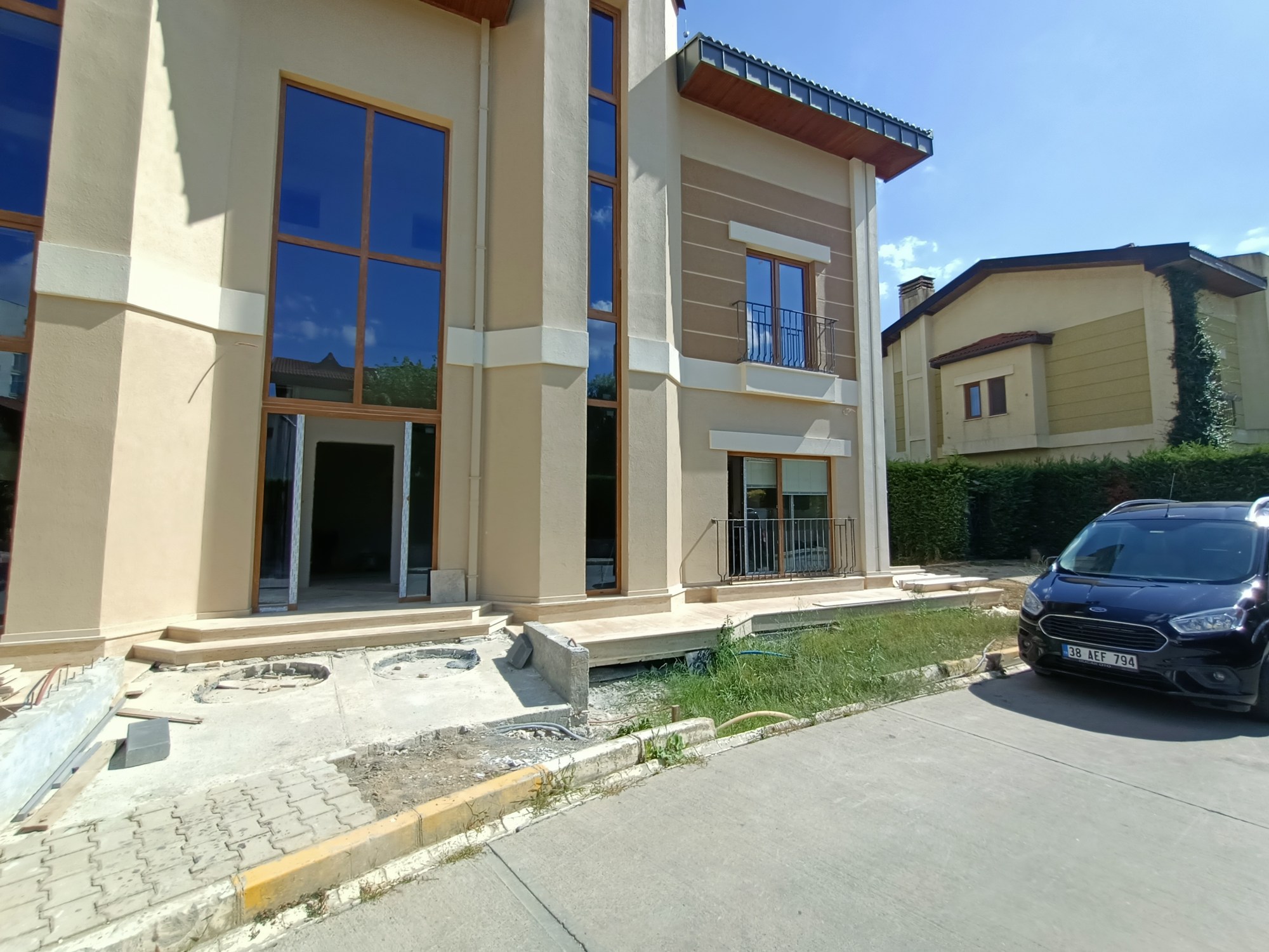 Ön bahçe · Villa girişi ve kuru bahçe · Öncesi · Mevcut alan 1