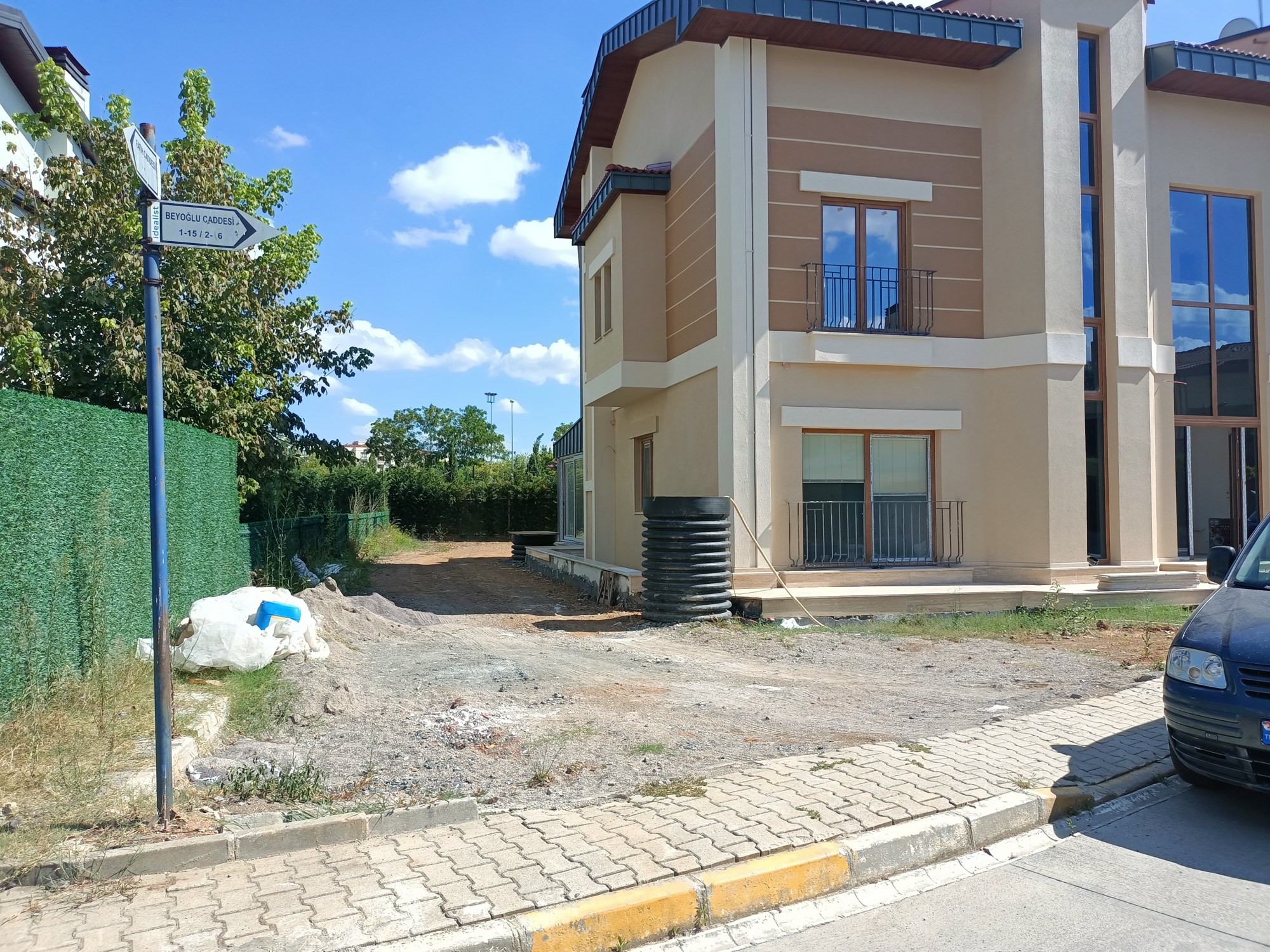 Ön bahçe · Villa girişi ve kuru bahçe · Öncesi · Mevcut alan 2