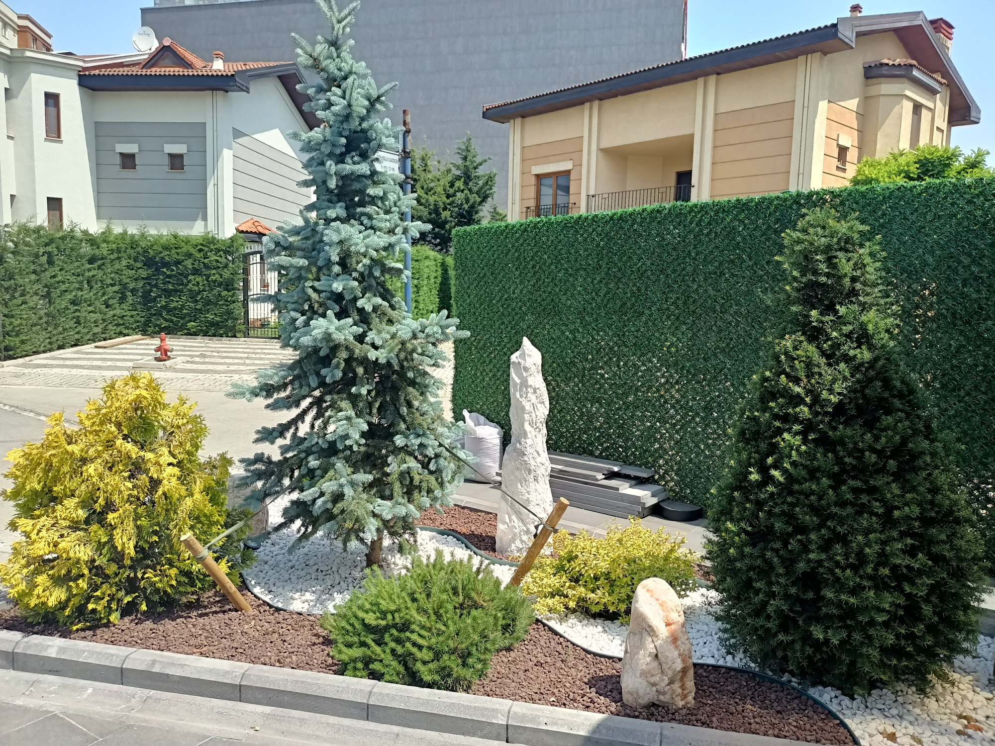 Ön bahçe · Villa girişi ve kuru bahçe · Sonrası · Tamamlanmış görünüm 5