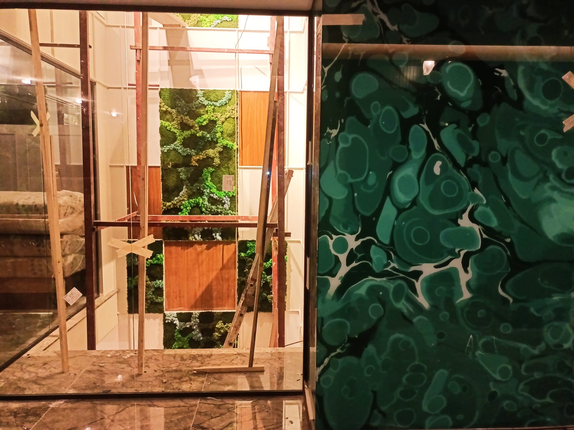 Hotel Nena - Fatih · Yüksek duvar ve yosun paneller · Uygulama · Hol yönünden montaj