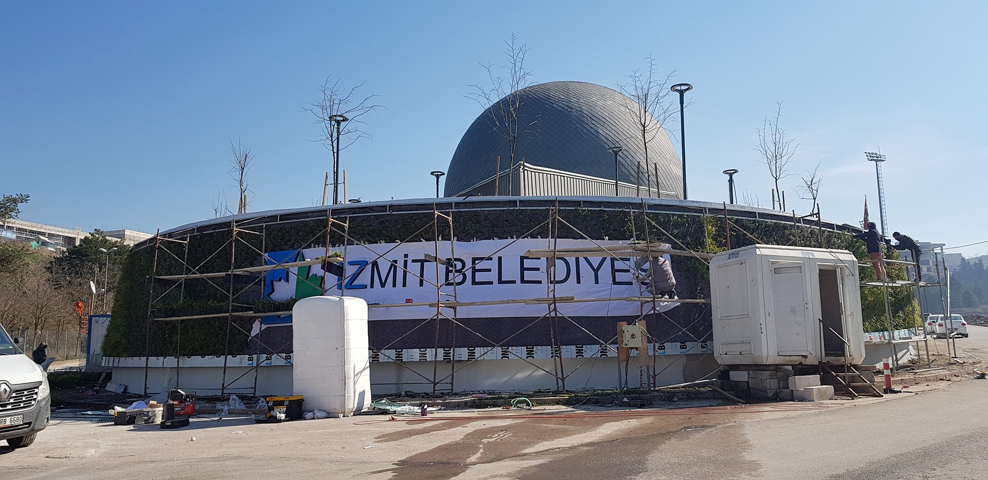Dış mekân · Canlı dikey bahçe · Uygulama · Tabela hazırlığı