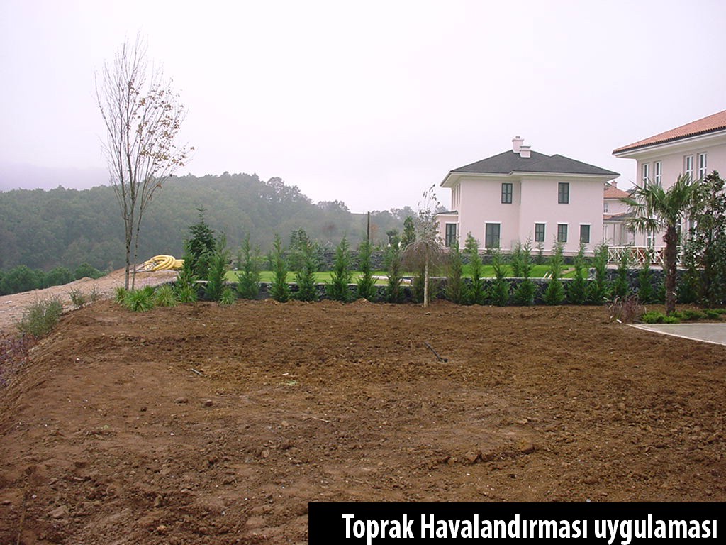 Havuzlu villa · Yan bahçe ve sulama altyapısı · Uygulama · Toprak havalandırma