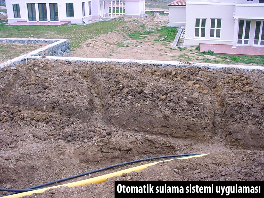 Havuzlu villa · Yan bahçe ve sulama altyapısı · Uygulama · Sulama hattı hazırlığı