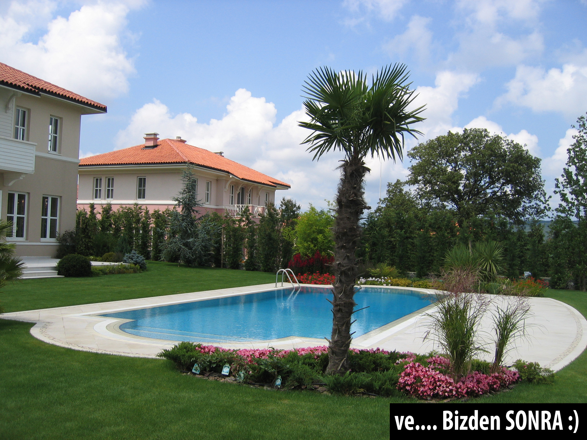 Havuzlu villa bahçesi · Sonrası