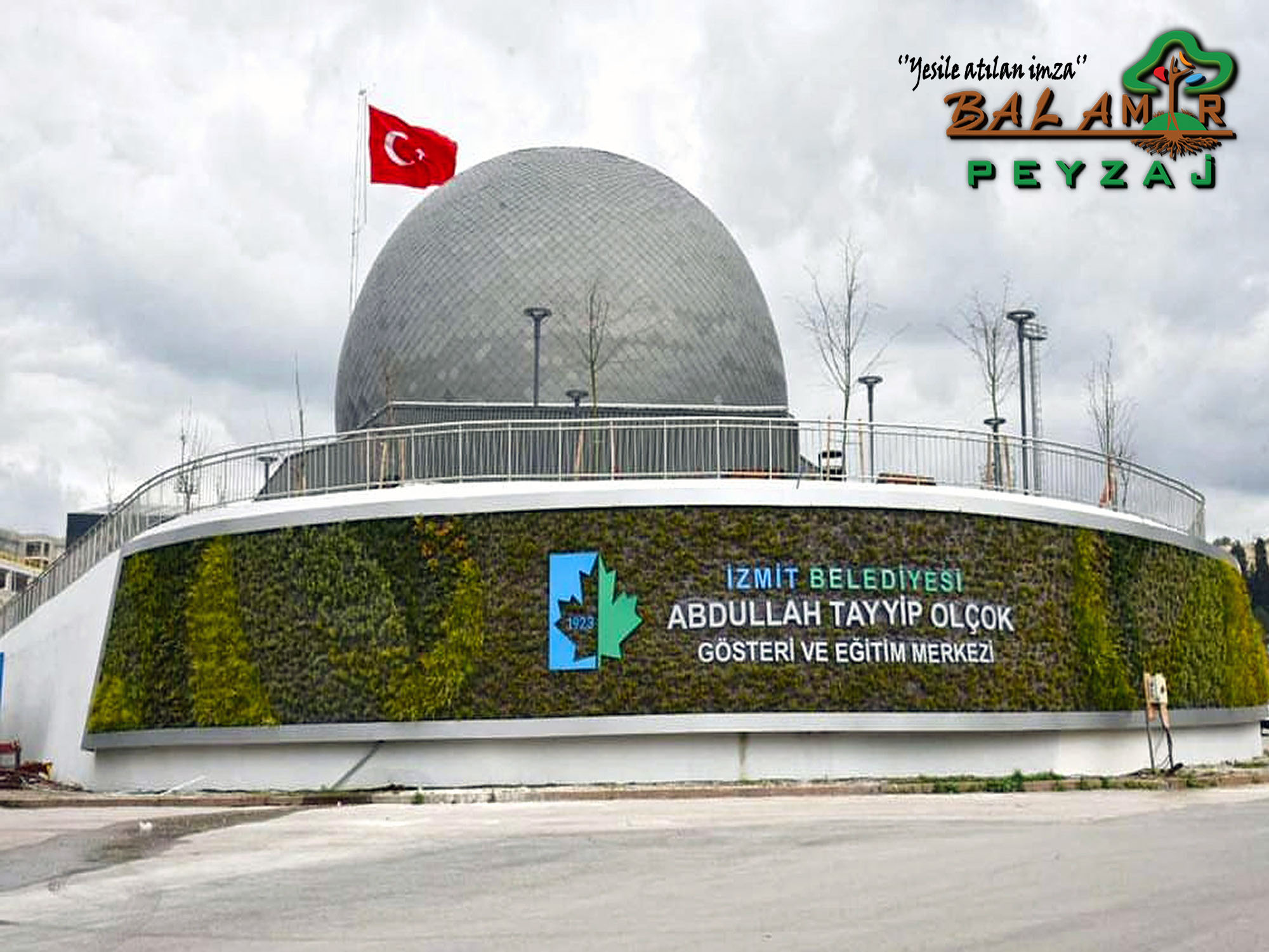 İzmit Planetaryum — Dikey bahçe