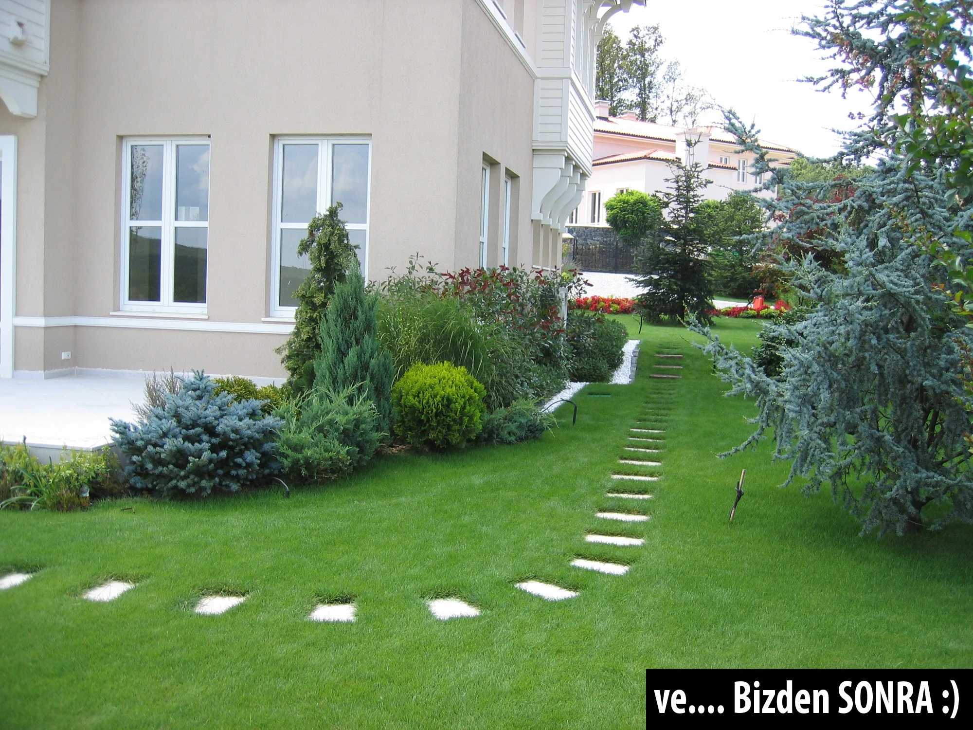 Havuzlu villa · Yan bahçe ve sulama altyapısı · Sonrası · Cephe ve adım taşlı bahçe