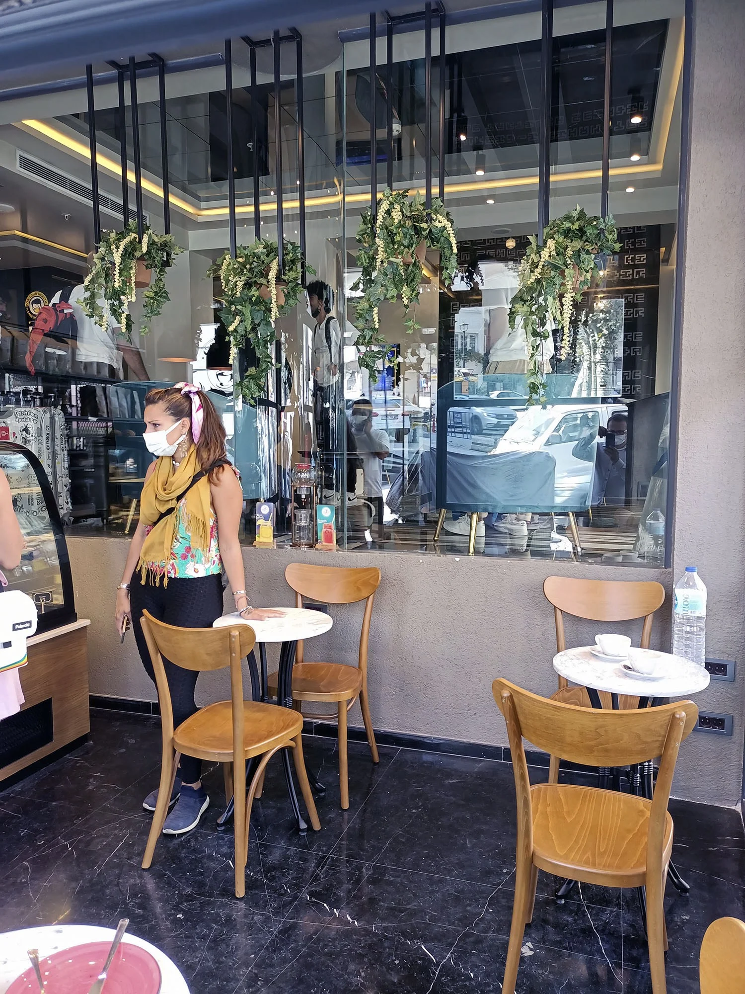 Kafe · Asılı sarmaşık düzenlemesi · Sonrası · Genel görünüm