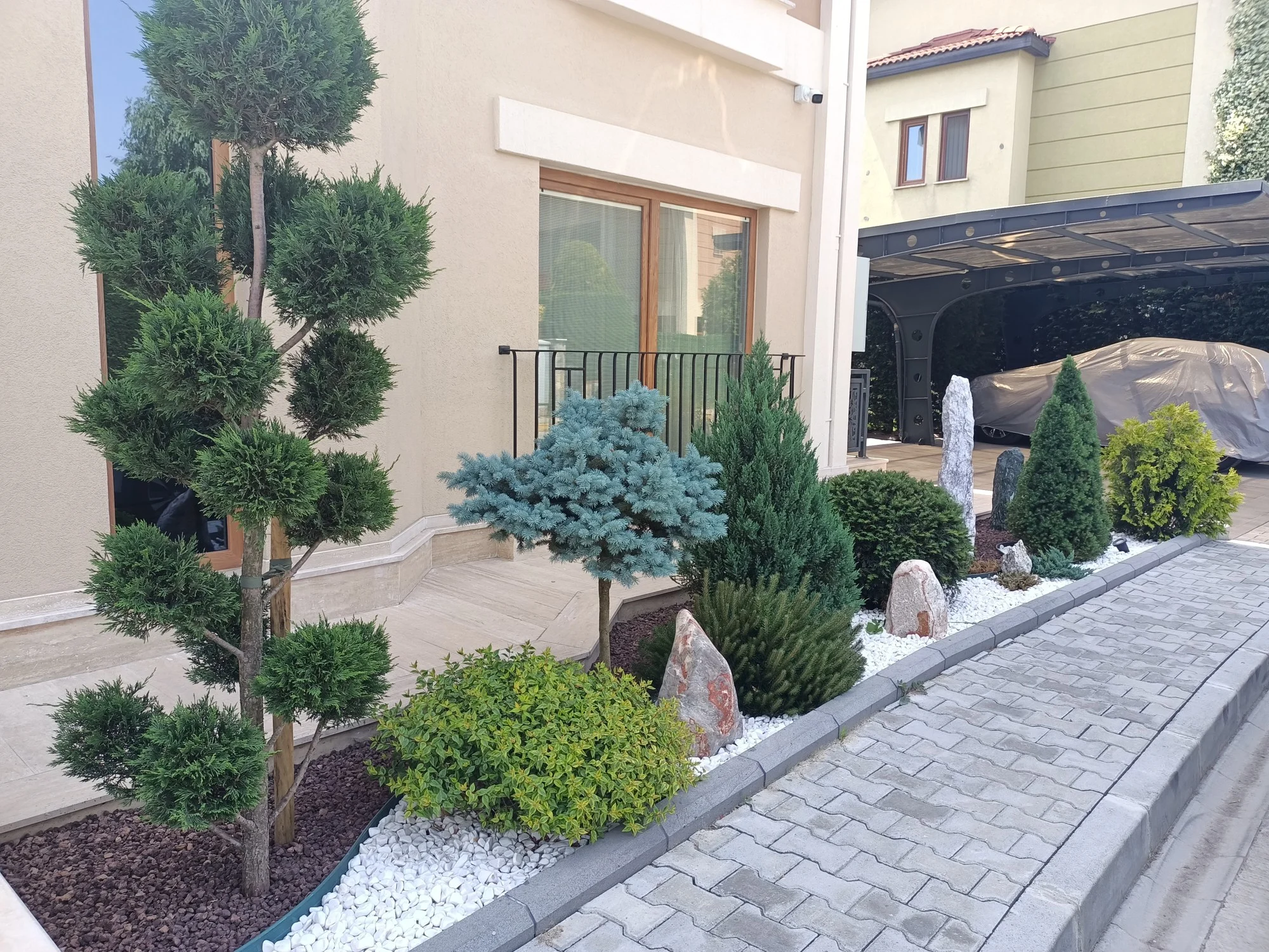 Ön bahçe · Villa girişi ve kuru bahçe · Sonrası · Tamamlanmış görünüm 2