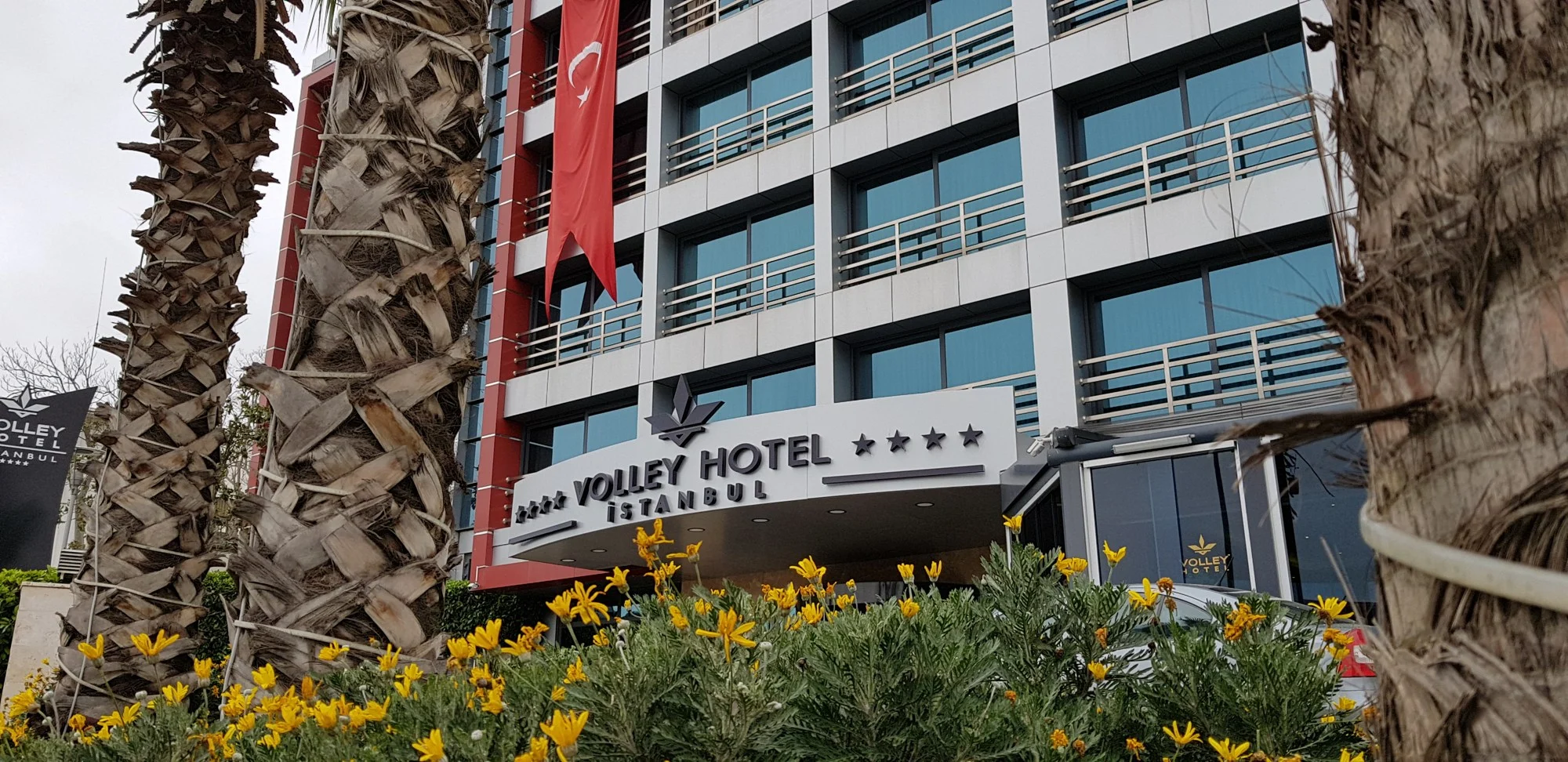 Otel girişi ve cephe · Sonrası · Genel görünüm